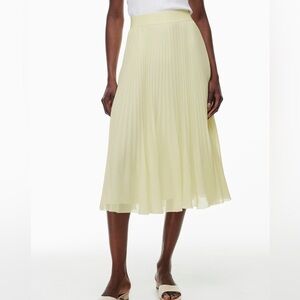 NWOT Aritzia Twirl Pleated Skirt in Butter Yellow, Size XS, $150